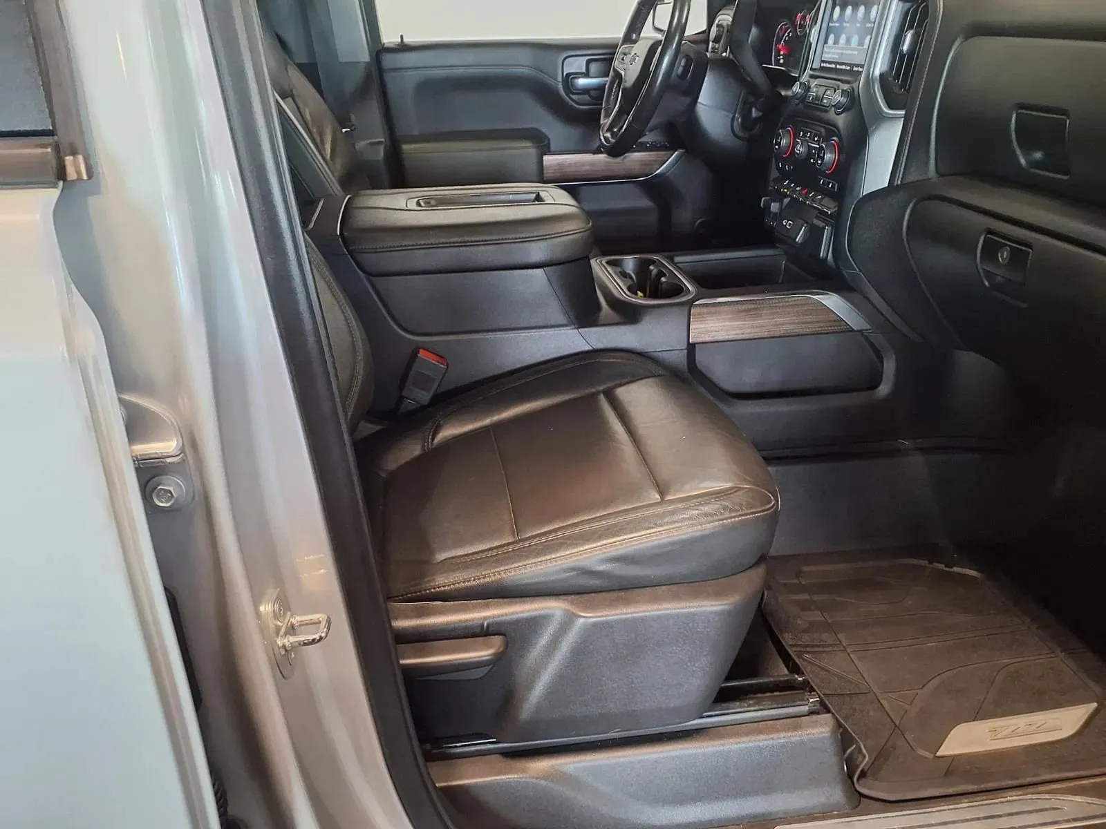 Chevrolet Silverado photo 11