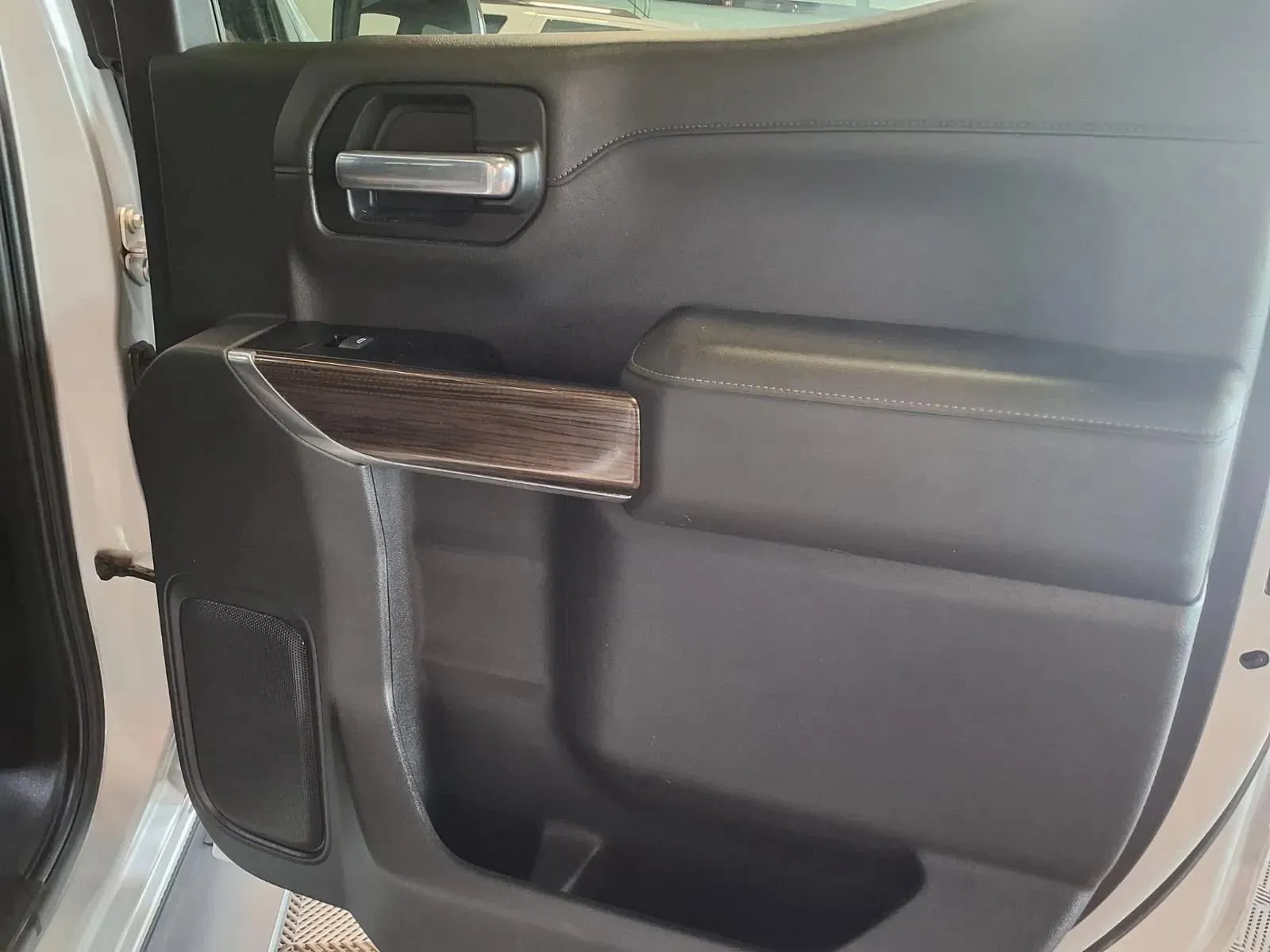 Chevrolet Silverado photo 8