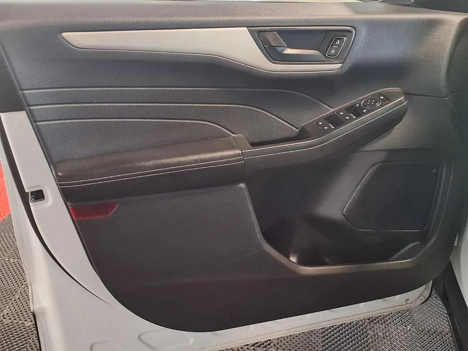 Ford Escape photo 16