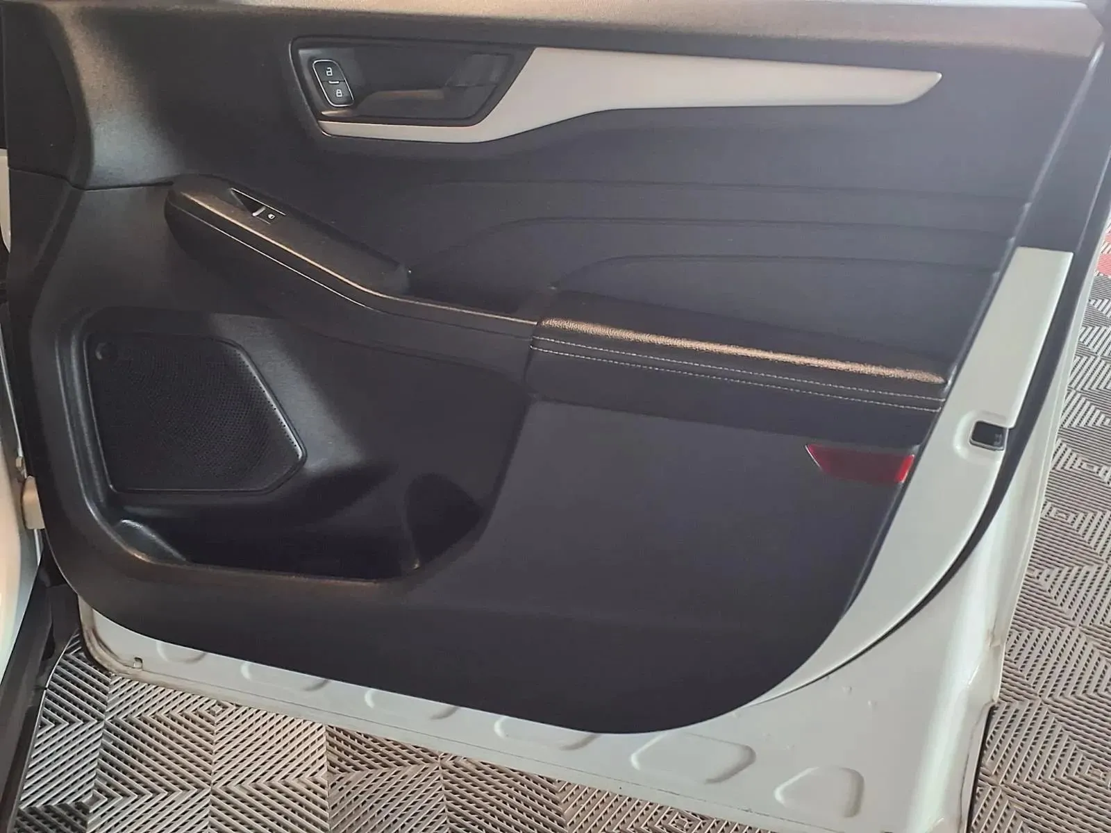 Ford Escape photo 11