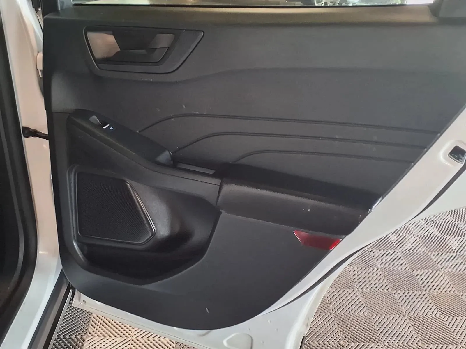 Ford Escape photo 9