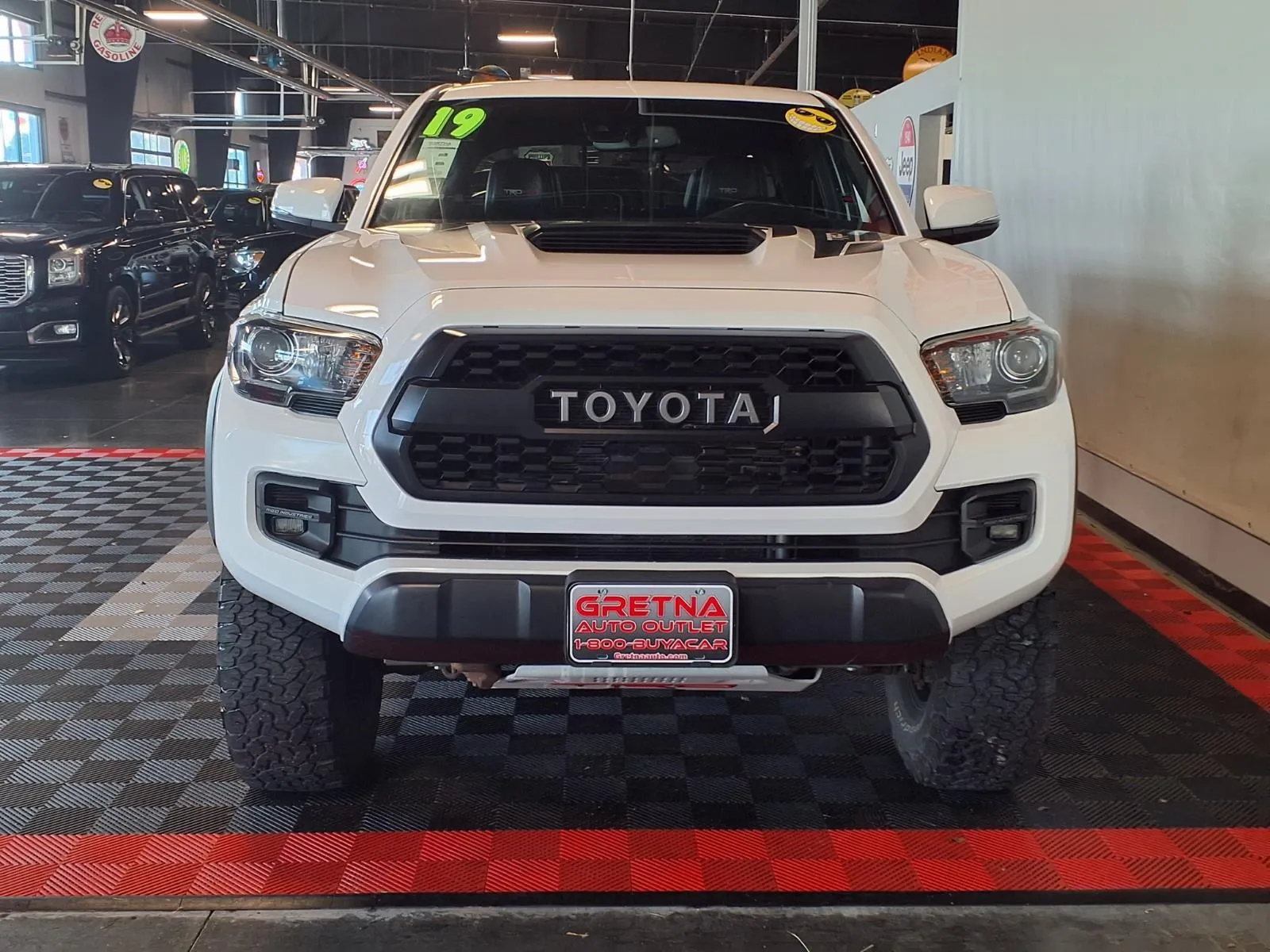 Toyota Tacoma photo 3