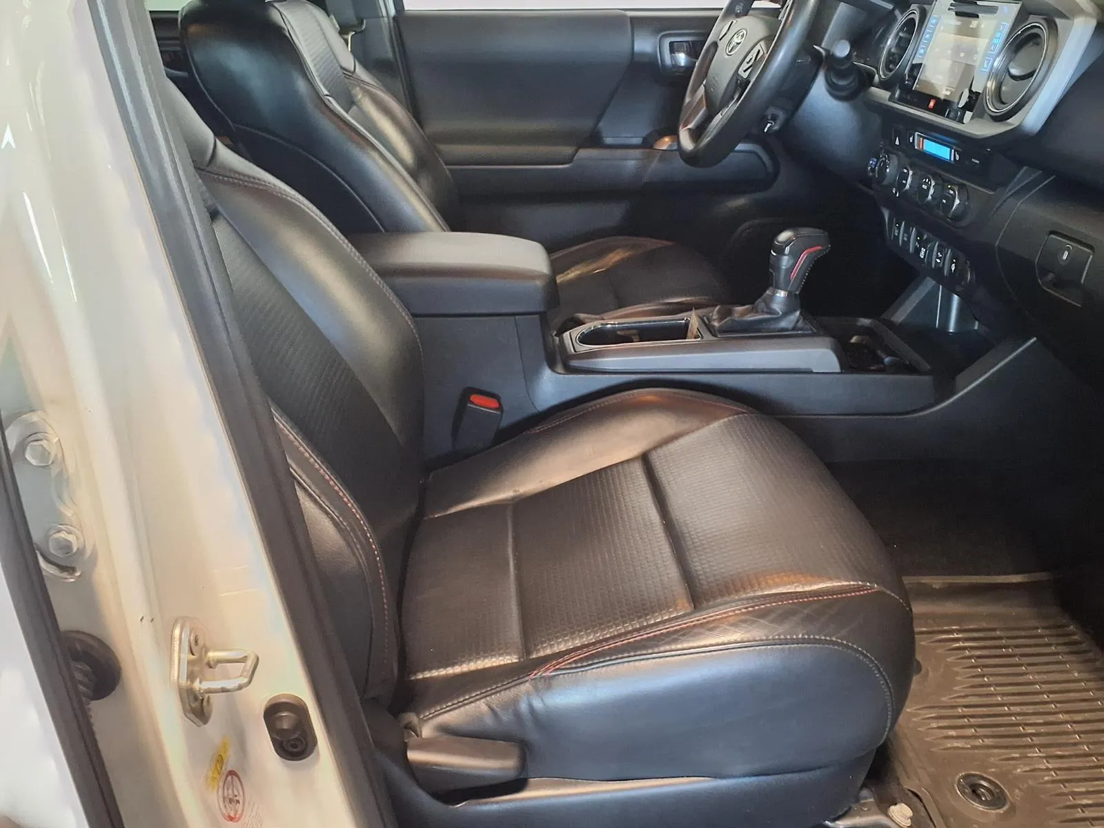 Toyota Tacoma photo 13
