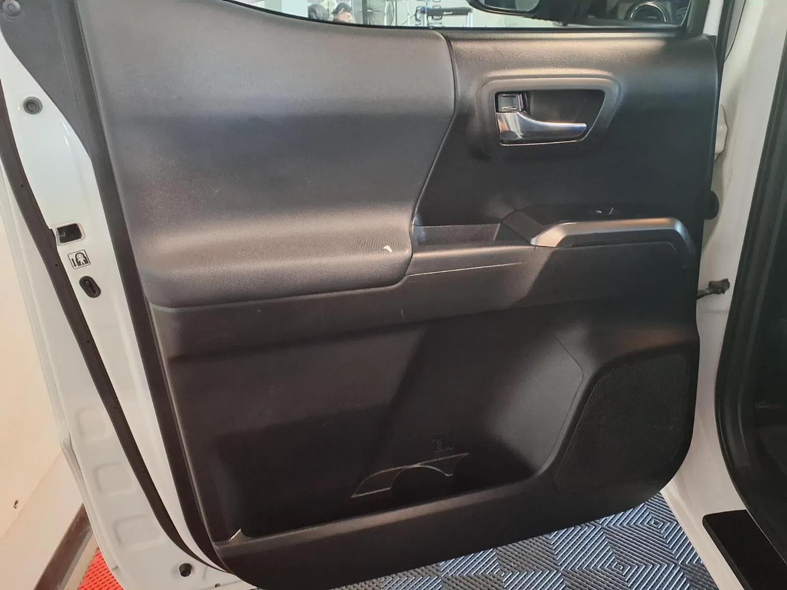 Toyota Tacoma photo 14
