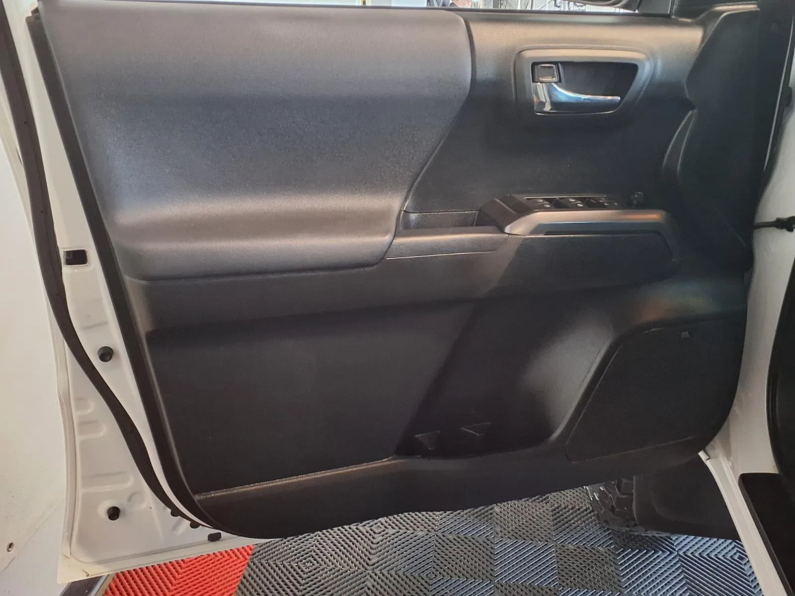 Toyota Tacoma photo 17