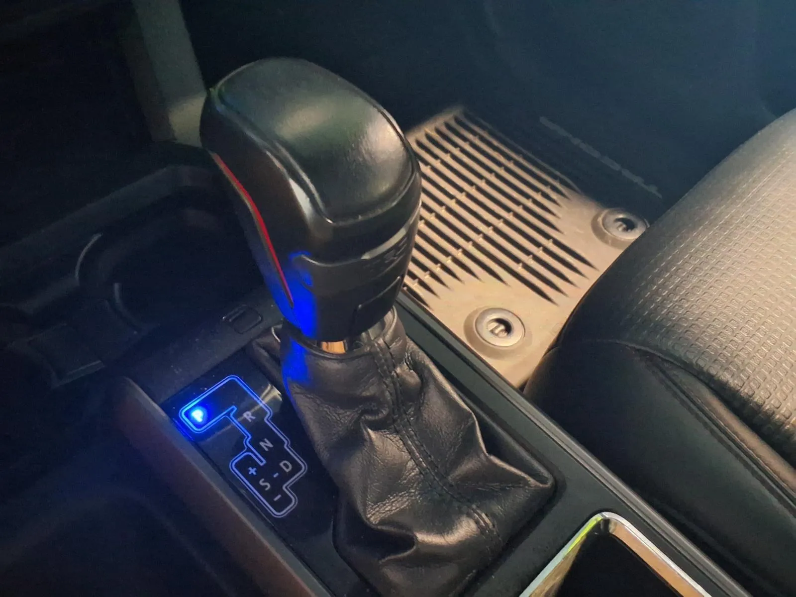 Toyota Tacoma photo 23