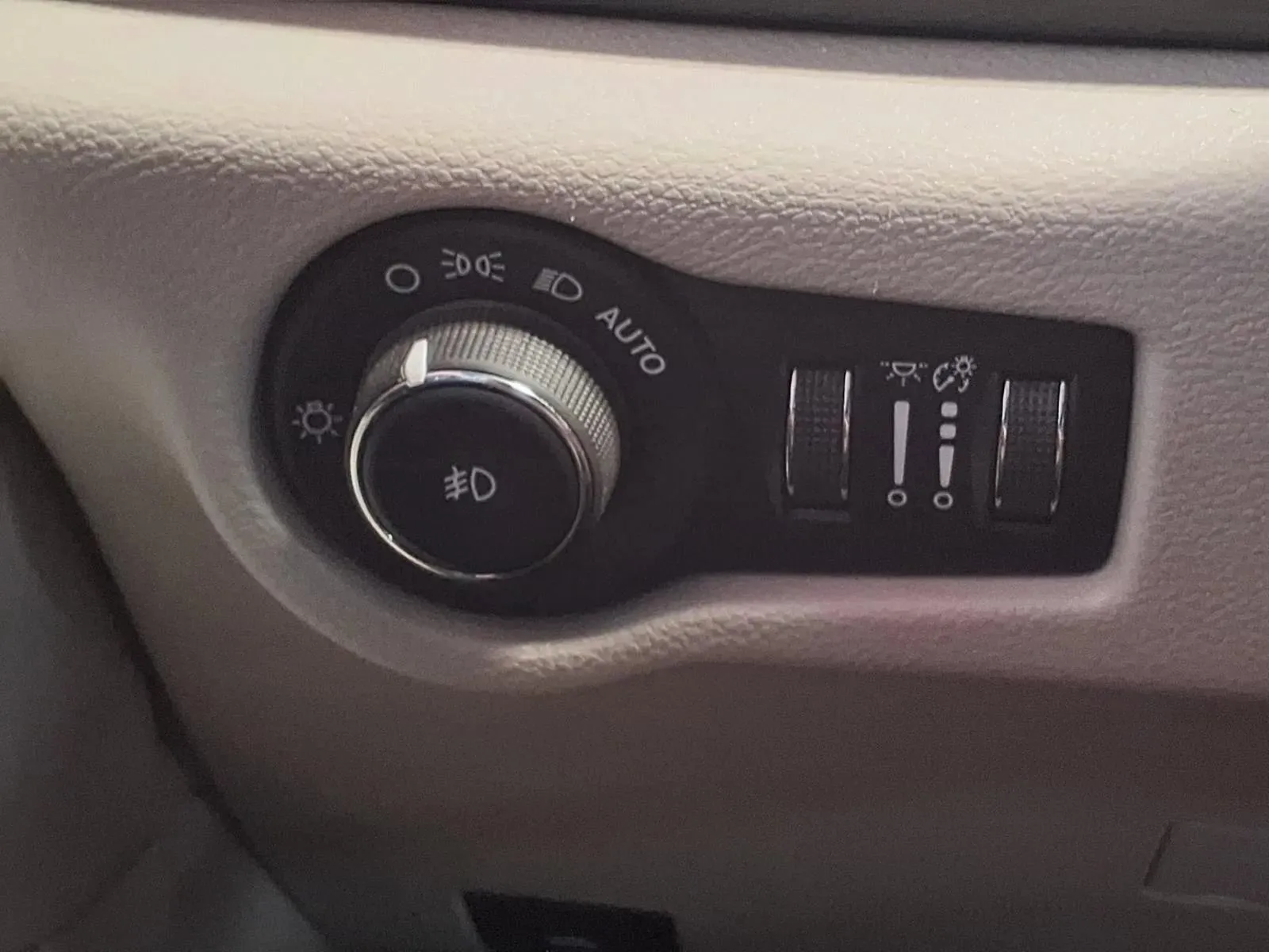 Chrysler Pacifica photo 28