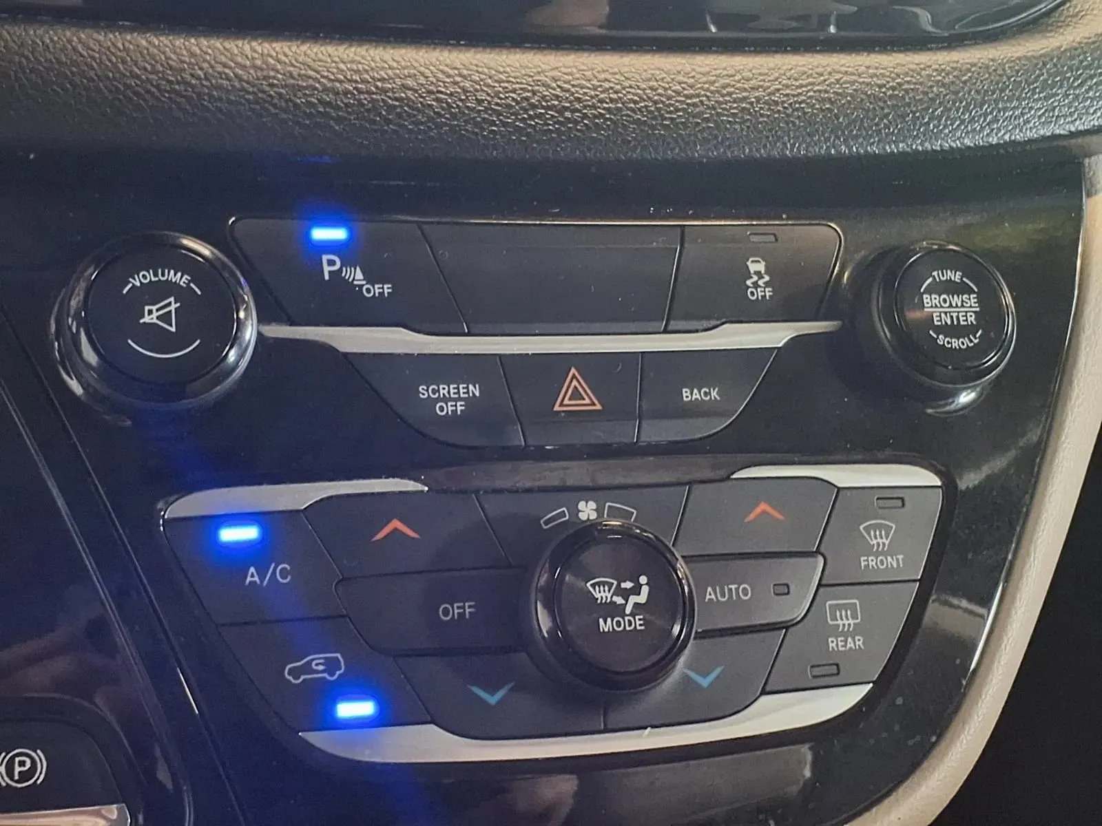 Chrysler Pacifica photo 21