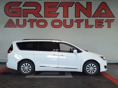 White 2017 Chrysler Pacifica Touring-L for sale in Gretna, NE