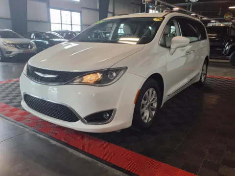 More photos of 2017 Chrysler Pacifica Touring-L at Gretna Auto Outlet, NE