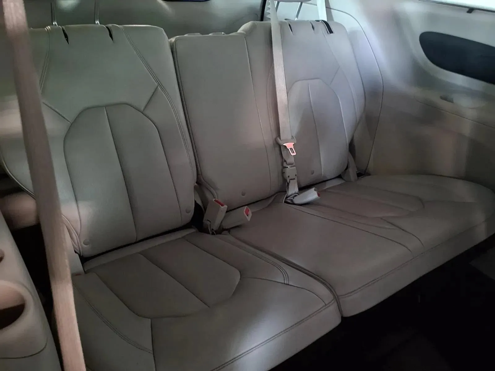 Chrysler Pacifica photo 11