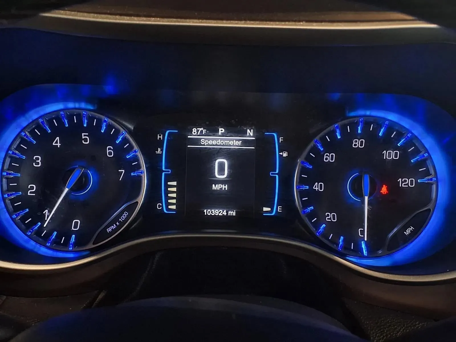 Chrysler Pacifica photo 25