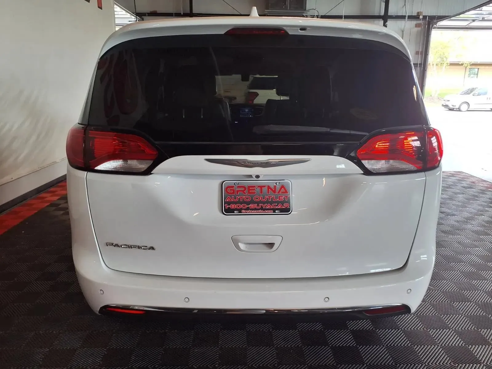 Chrysler Pacifica photo 6