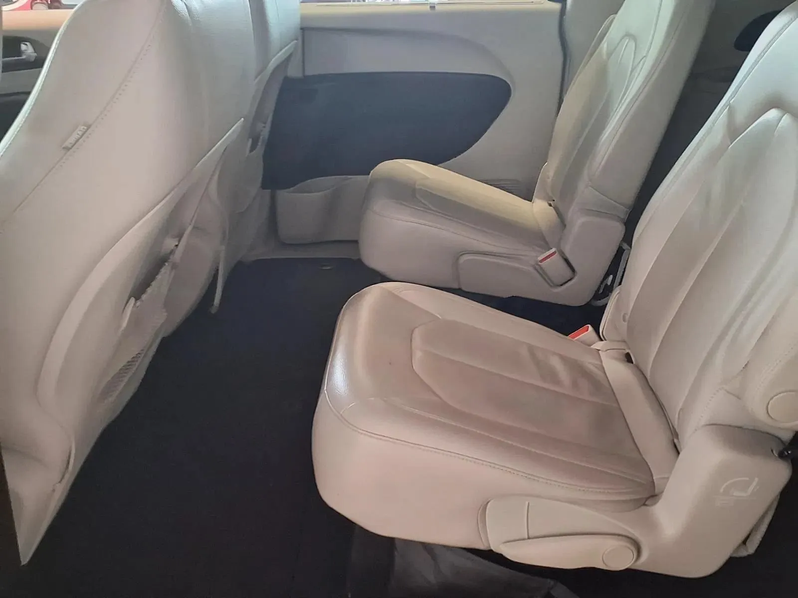 Chrysler Pacifica photo 14