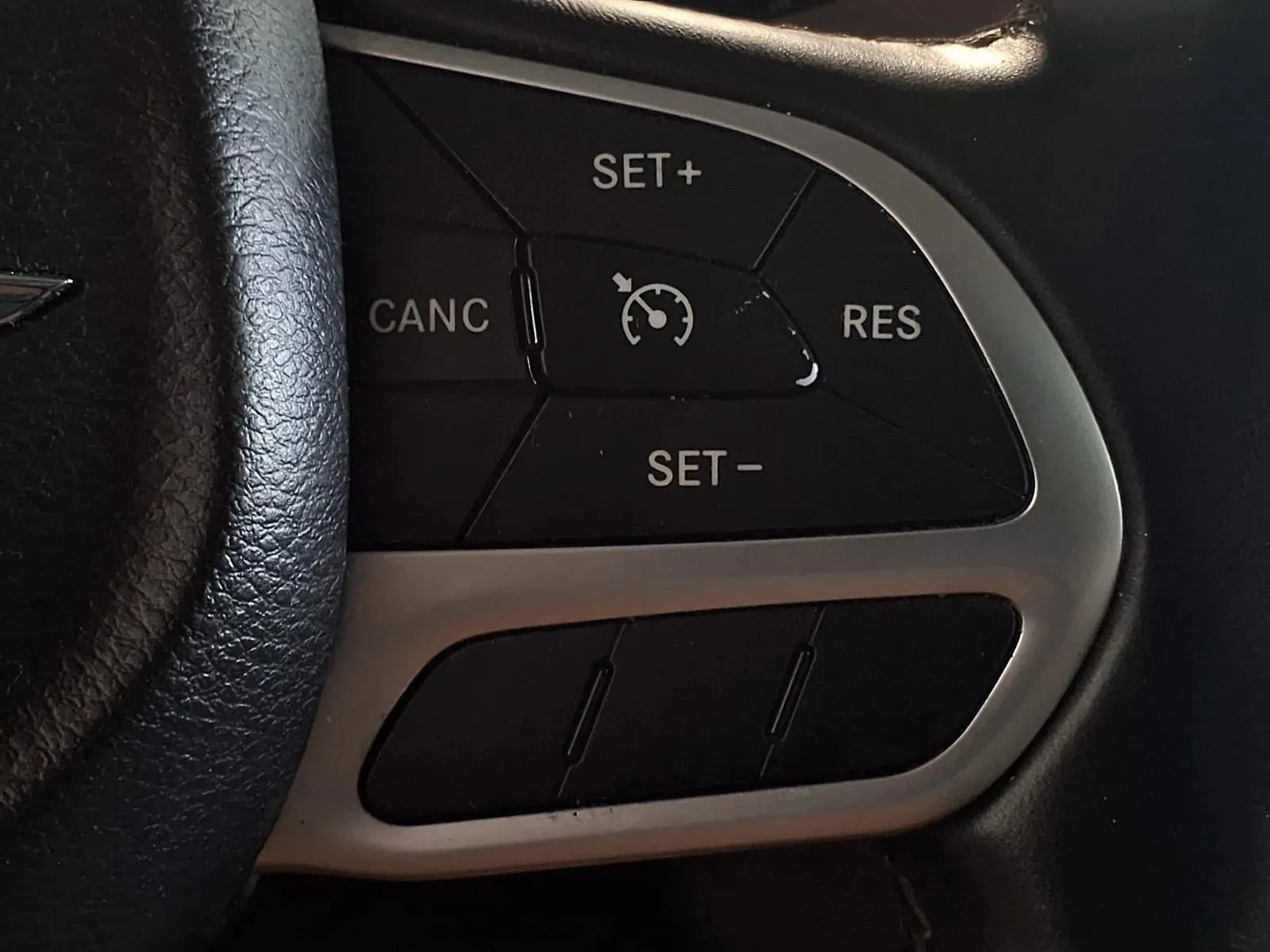 Chrysler Pacifica photo 26