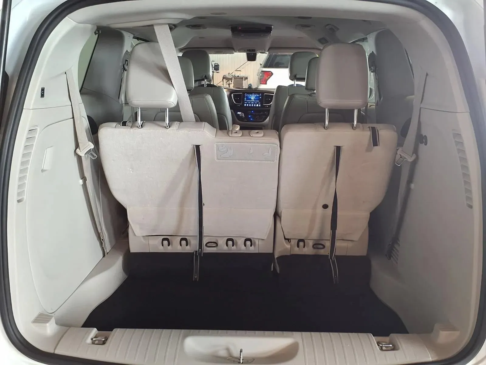 Chrysler Pacifica photo 7