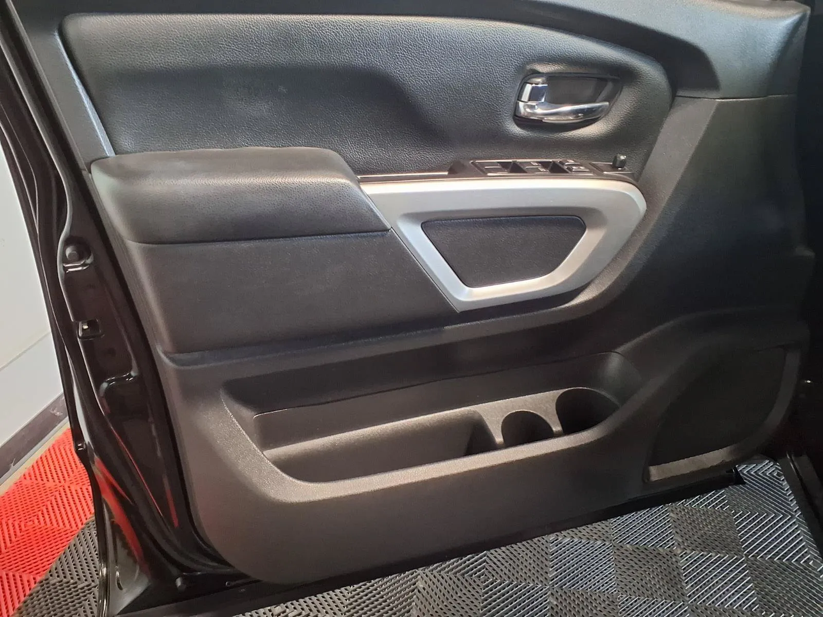 Nissan Titan photo 14