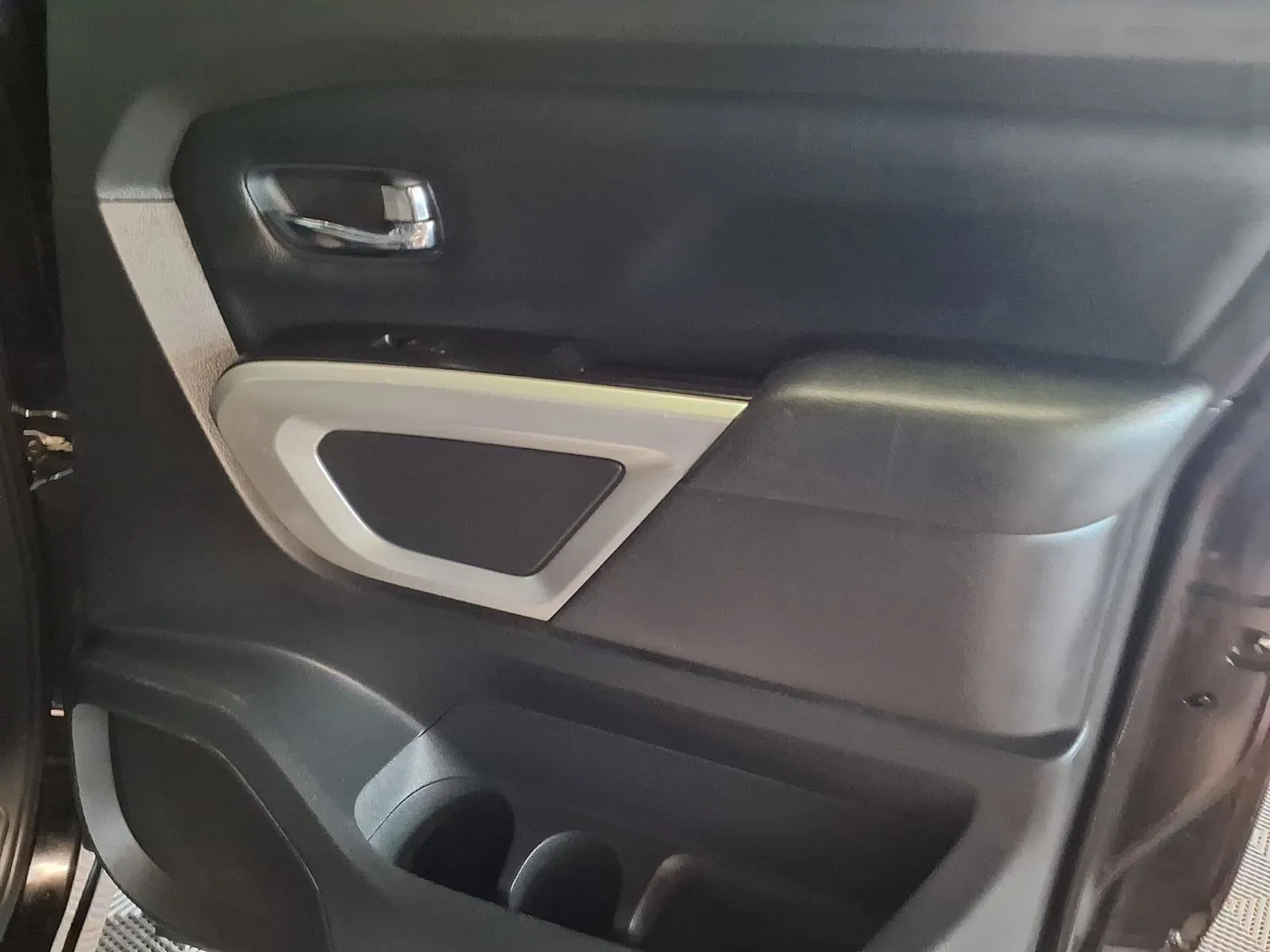 Nissan Titan photo 8