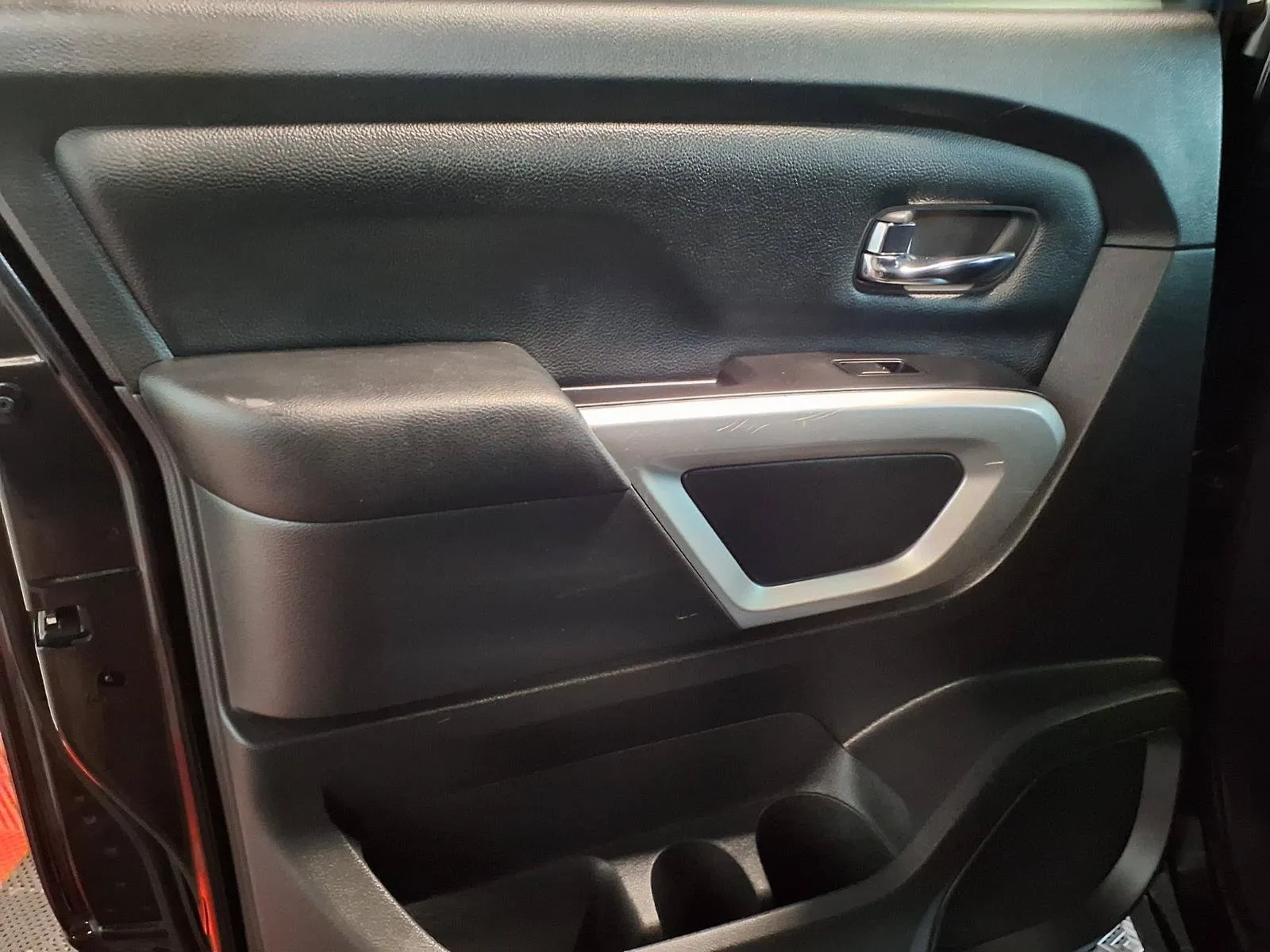 Nissan Titan photo 12