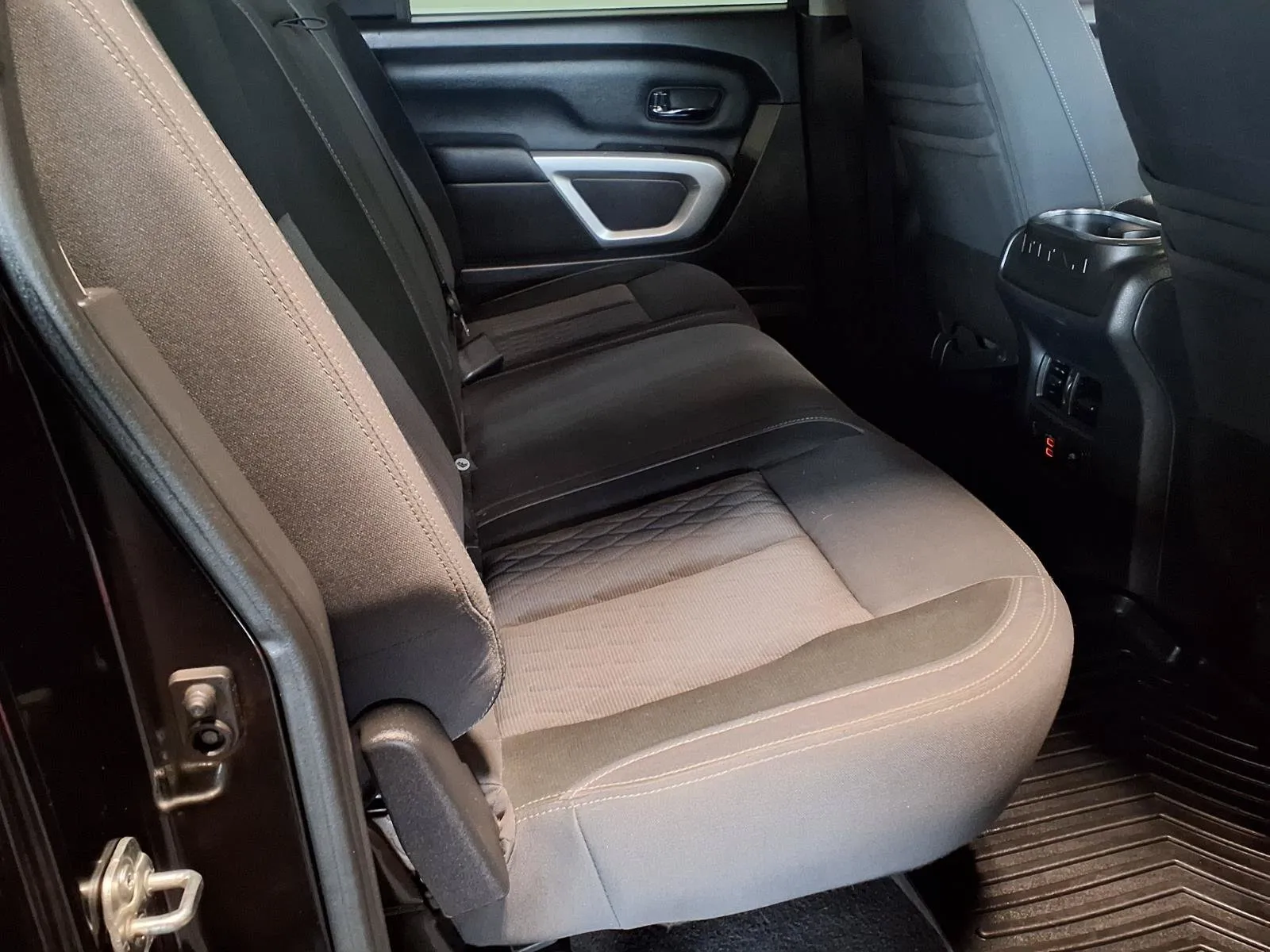 Nissan Titan photo 9