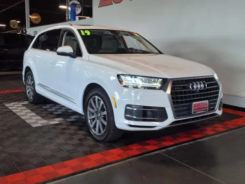 Photos of 2019 Audi Q7 quattro Premium Plus 55 TFSI for sale in Gretna, NE at Gretna Auto Outlet