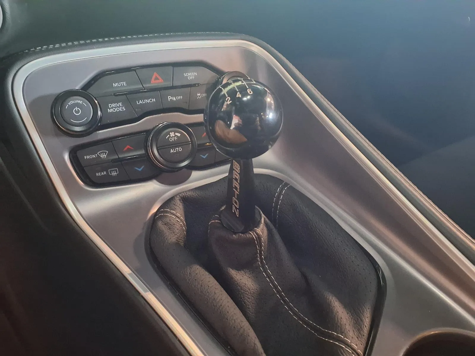 Dodge Challenger photo 19