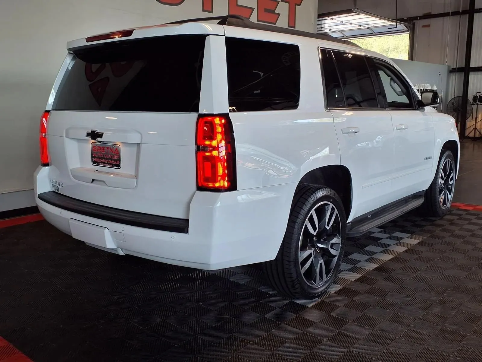 Chevrolet Tahoe photo 8