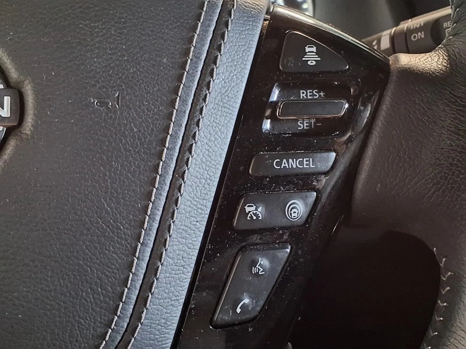 Nissan Armada photo 30