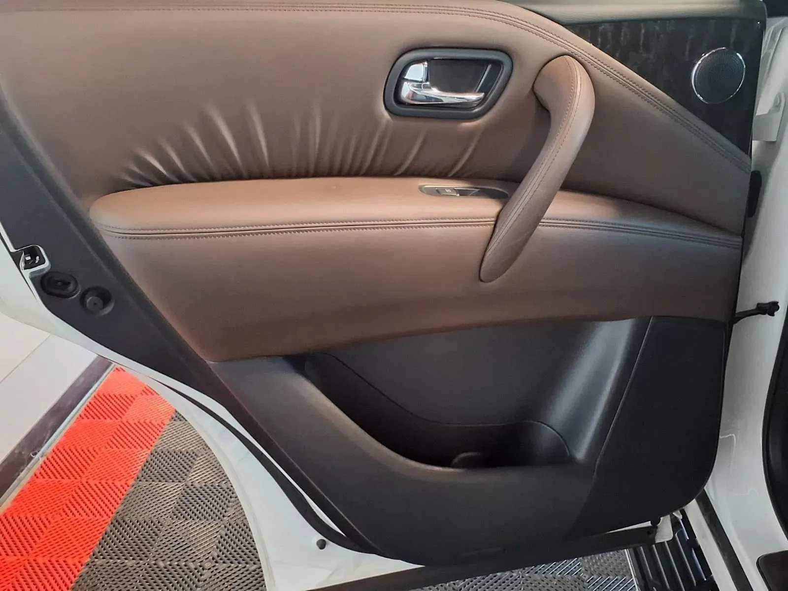 Nissan Armada photo 15