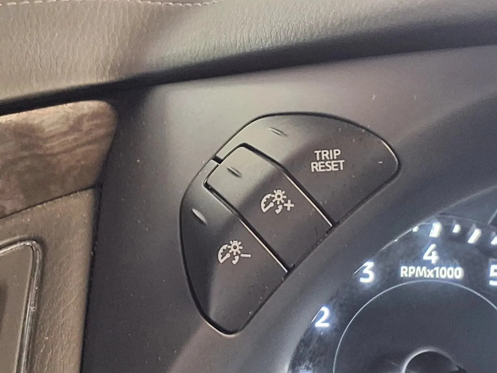 Nissan Armada photo 32