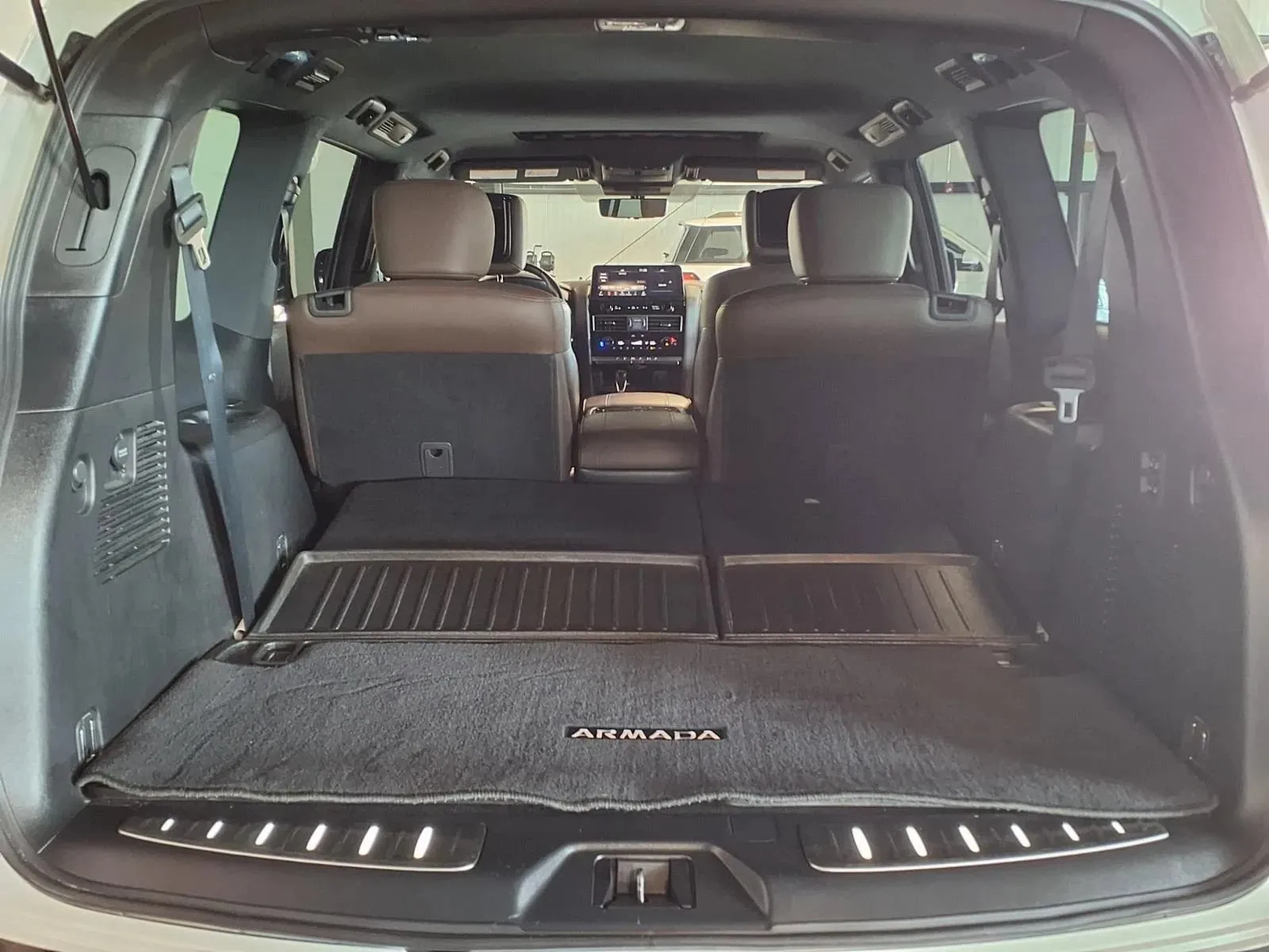 Nissan Armada photo 7