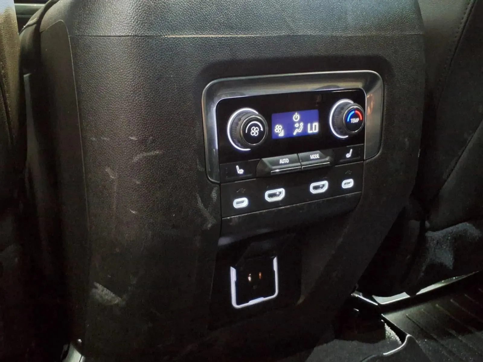 Chevrolet Tahoe photo 17
