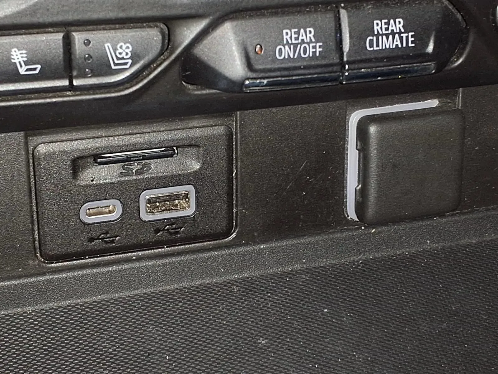 Chevrolet Tahoe photo 23