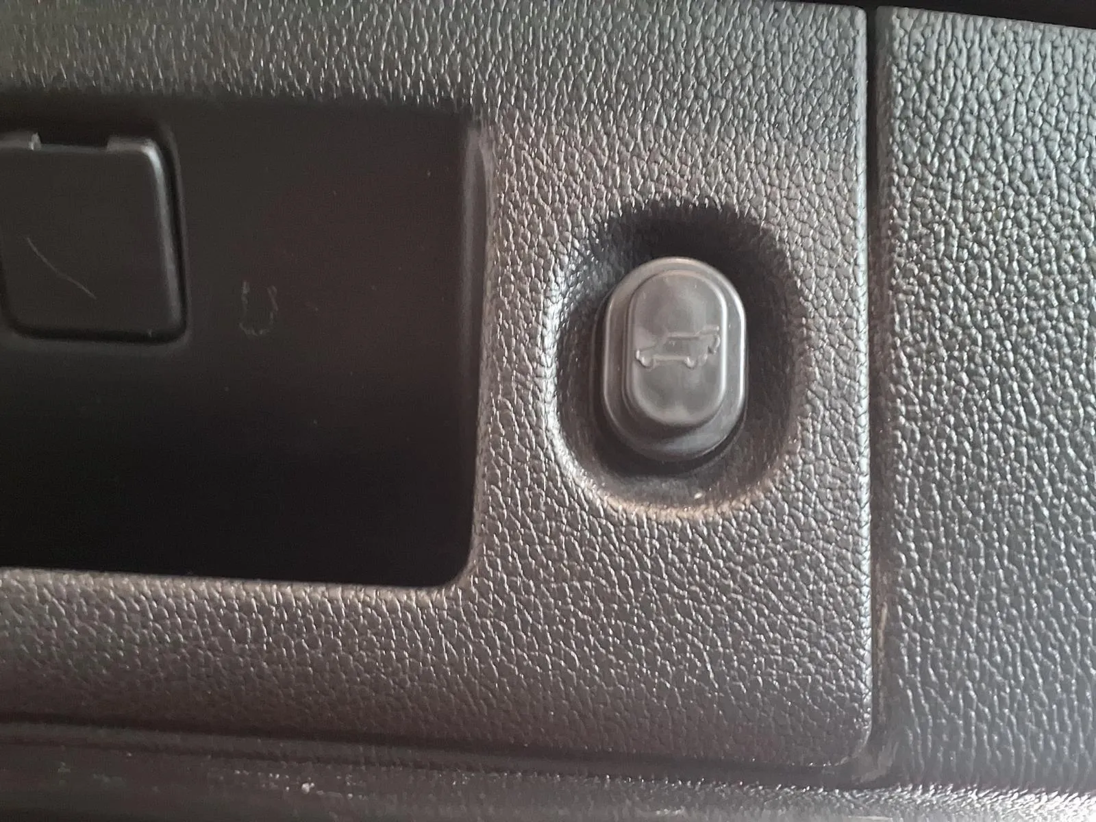 GMC Yukon XL photo 8