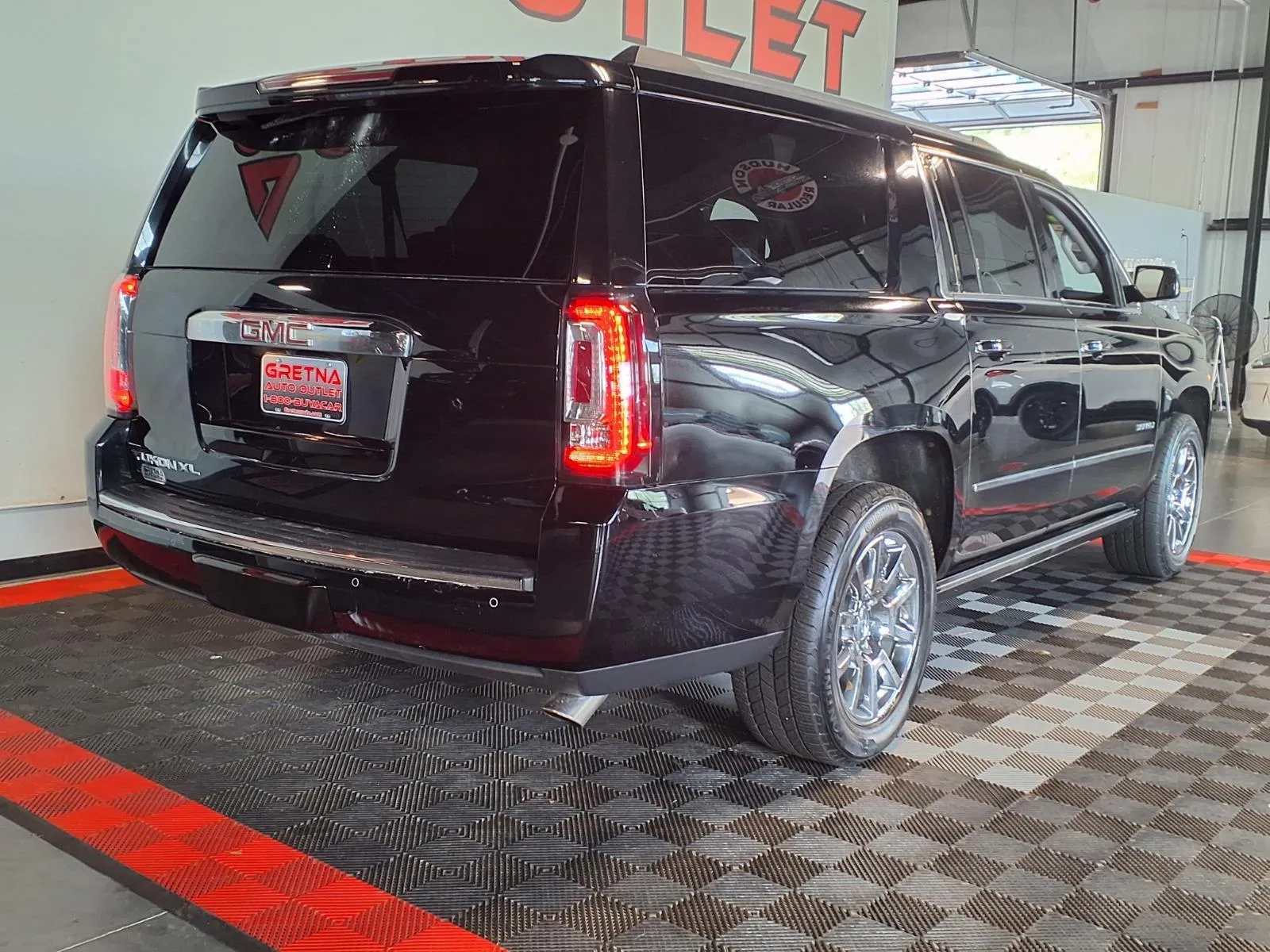 GMC Yukon XL photo 9