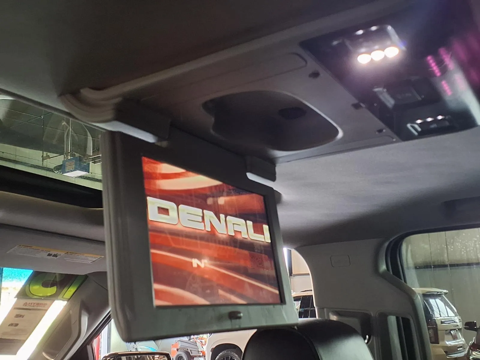 GMC Yukon XL photo 16