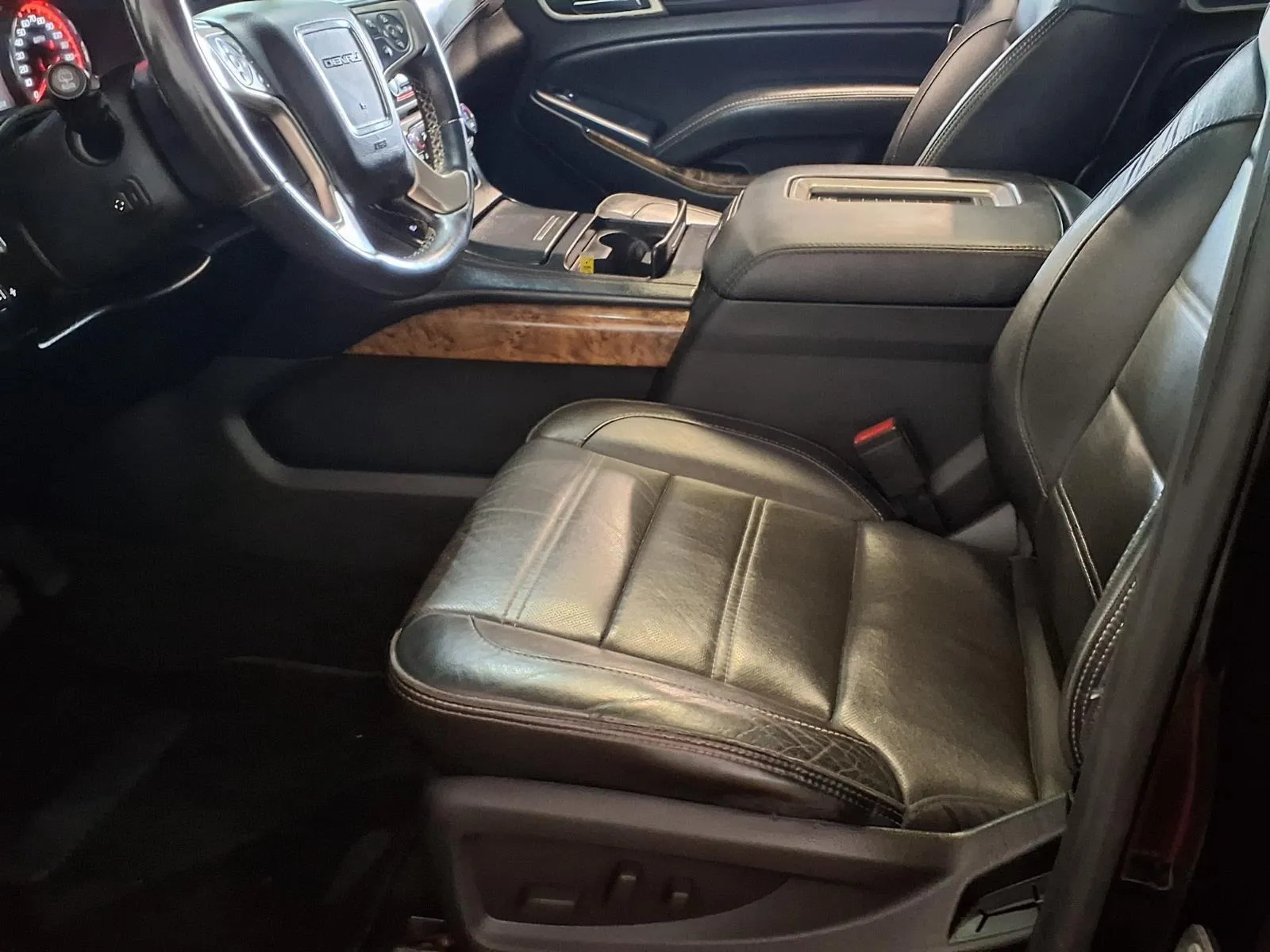 GMC Yukon XL photo 18