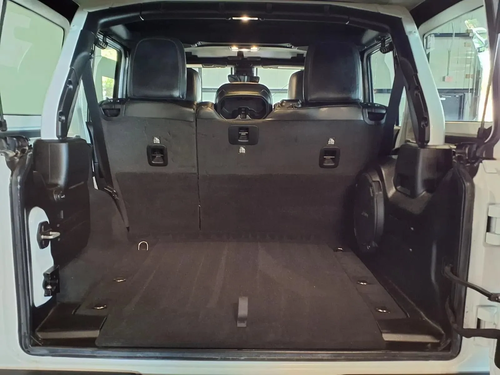 Jeep Wrangler photo 7