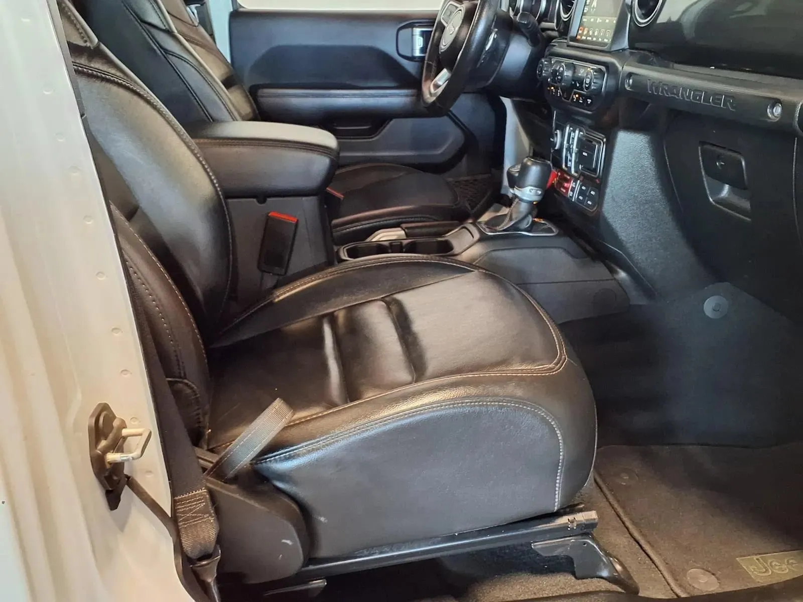 Jeep Wrangler photo 12