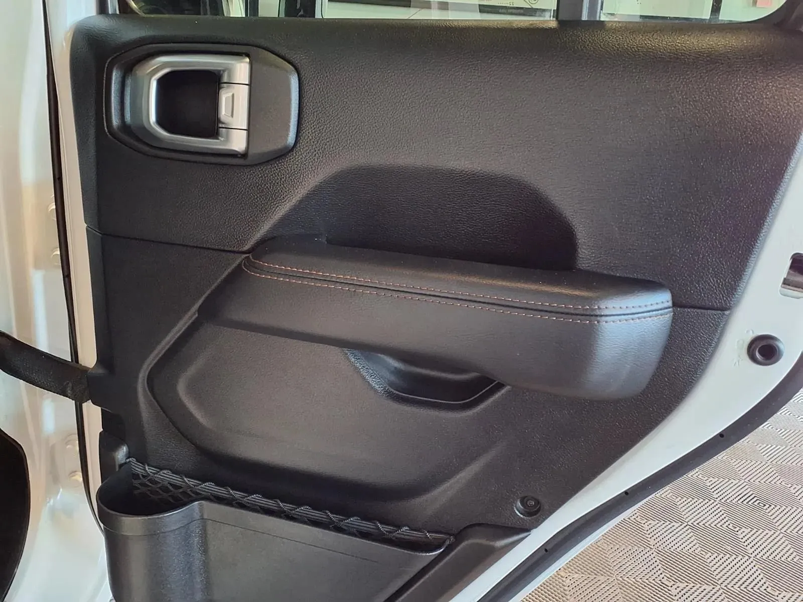 Jeep Wrangler photo 9