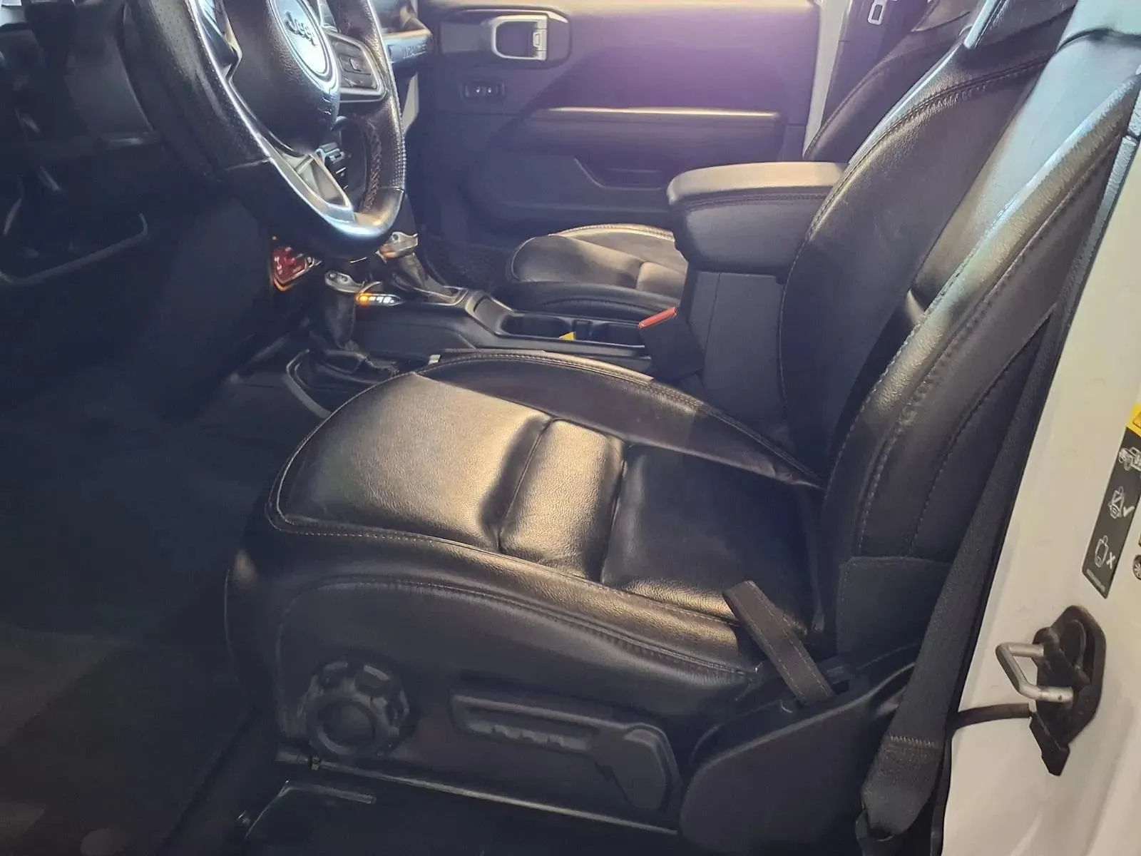 Jeep Wrangler photo 16