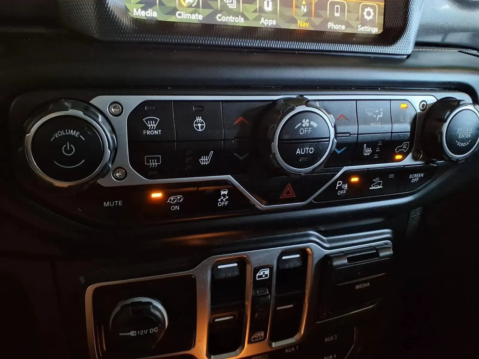 Jeep Wrangler photo 19