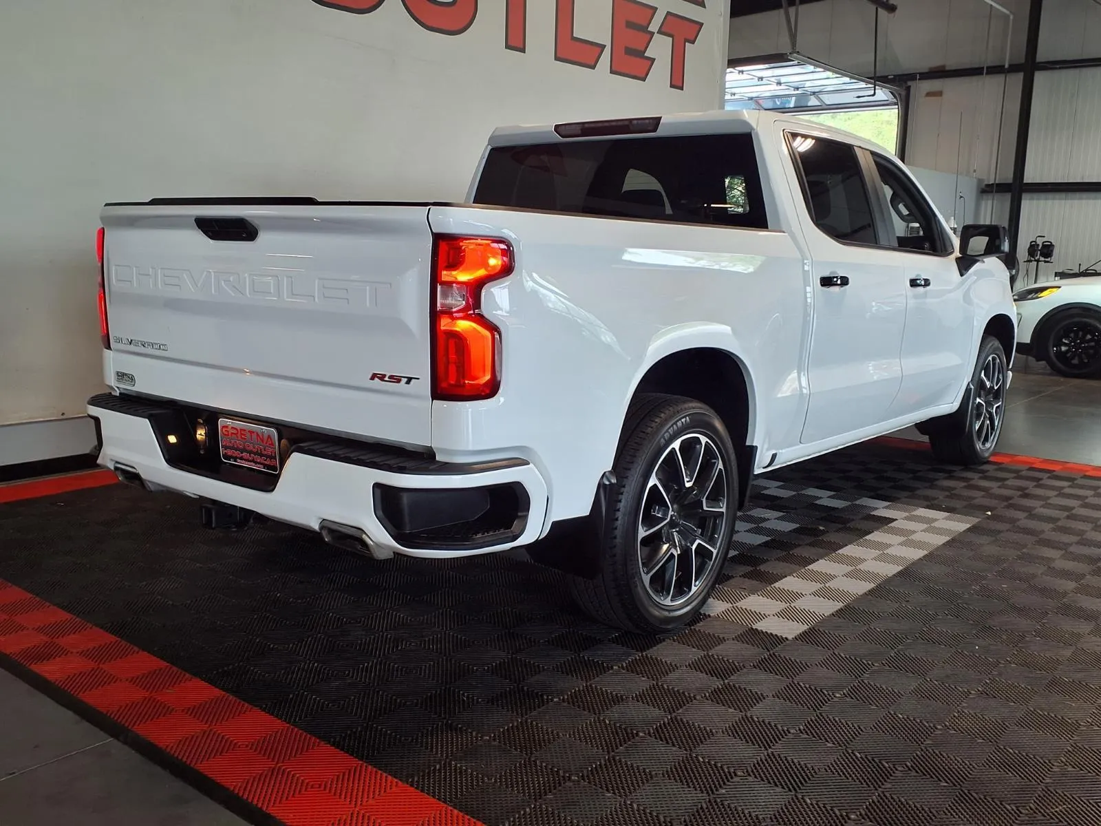 Chevrolet Silverado photo 7