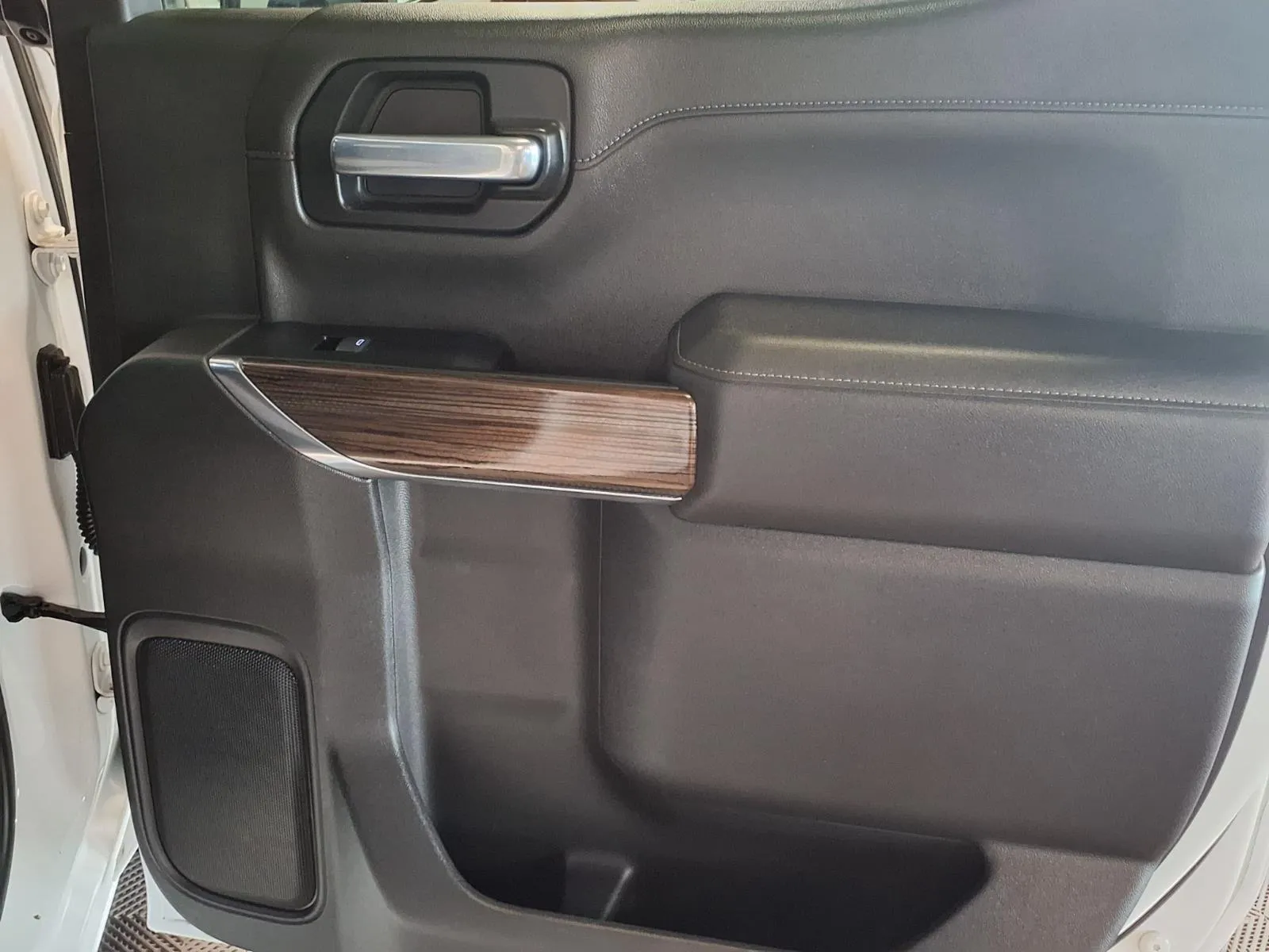 Chevrolet Silverado photo 8
