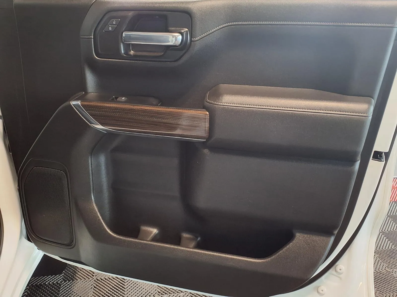 Chevrolet Silverado photo 10