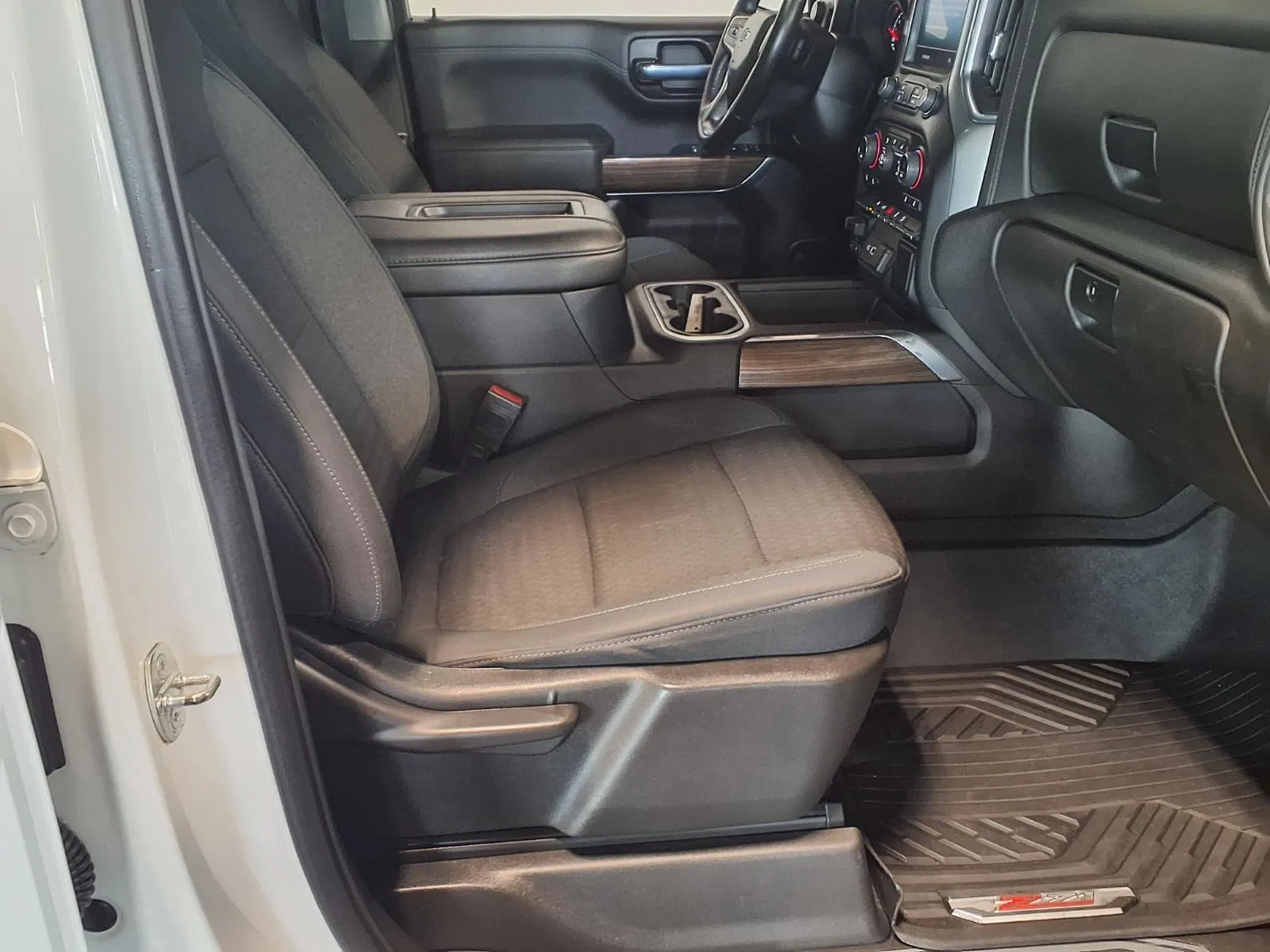Chevrolet Silverado photo 11