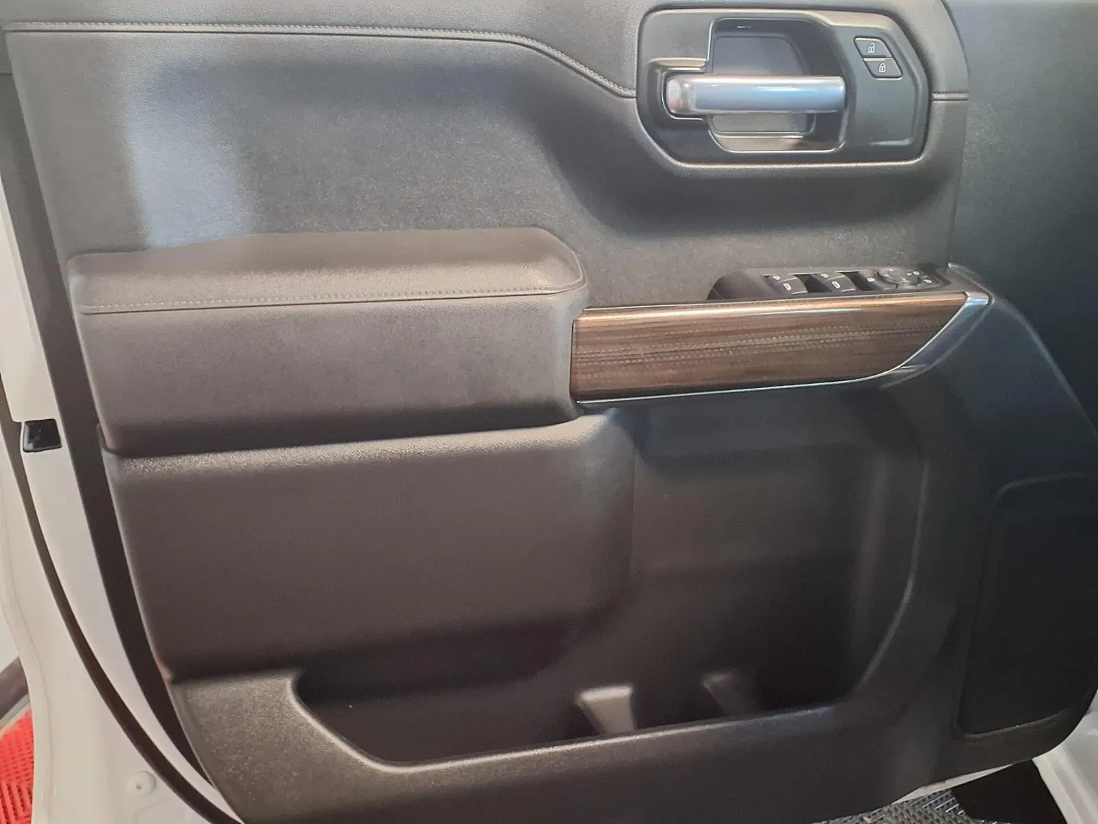 Chevrolet Silverado photo 15
