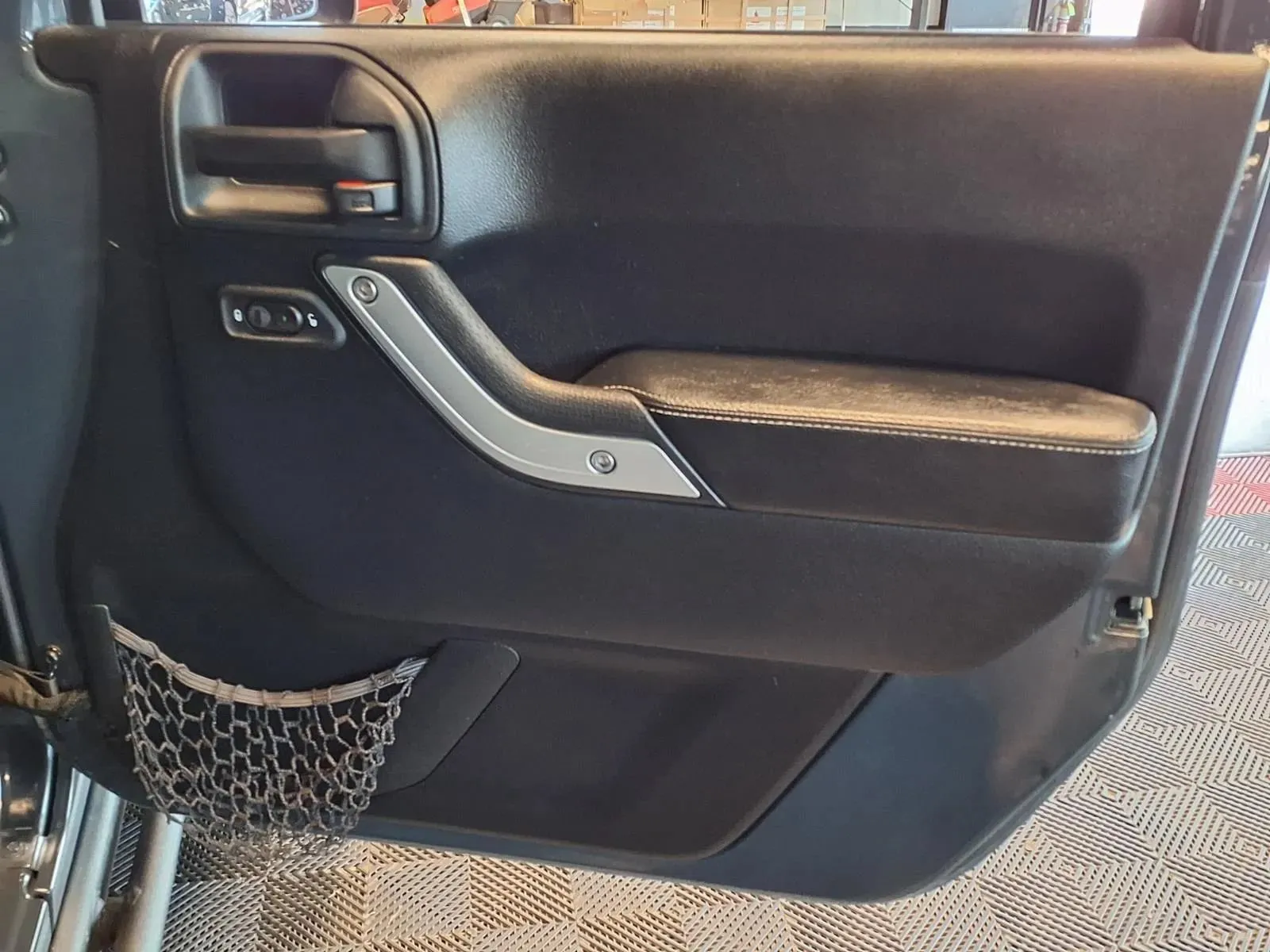 Jeep Wrangler photo 11