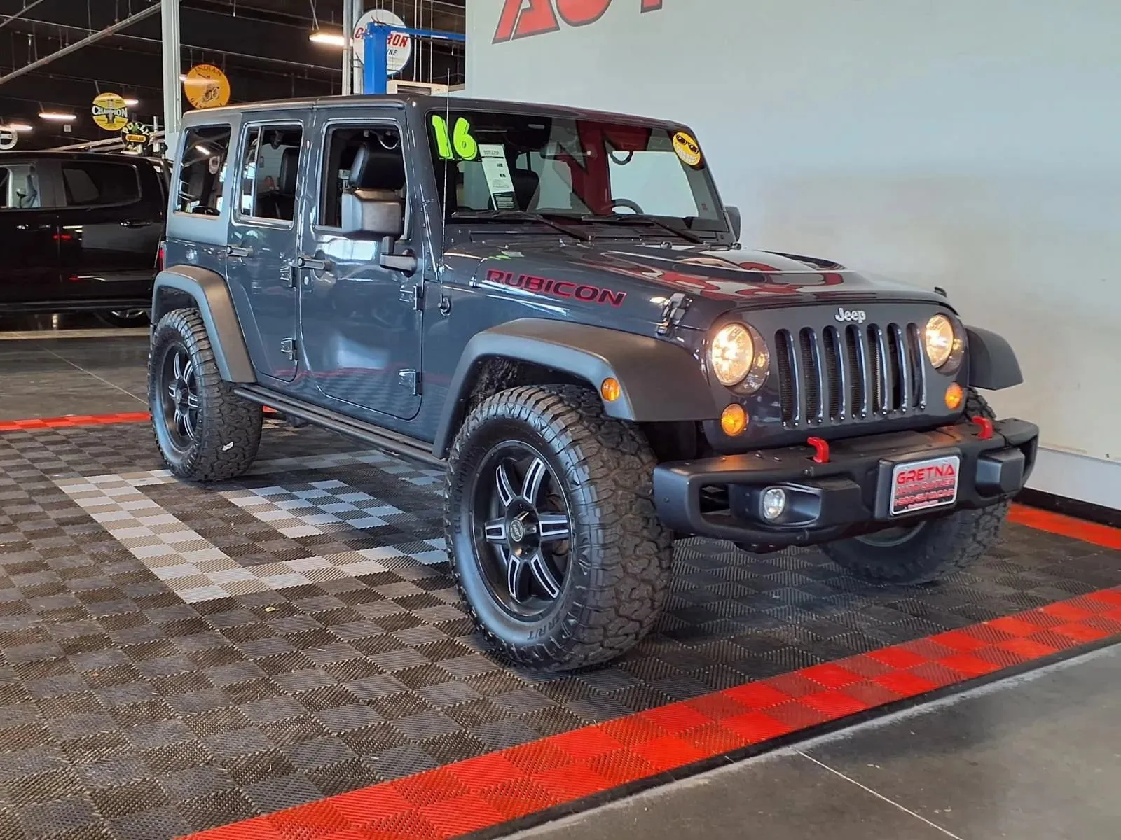 Jeep Wrangler photo 2
