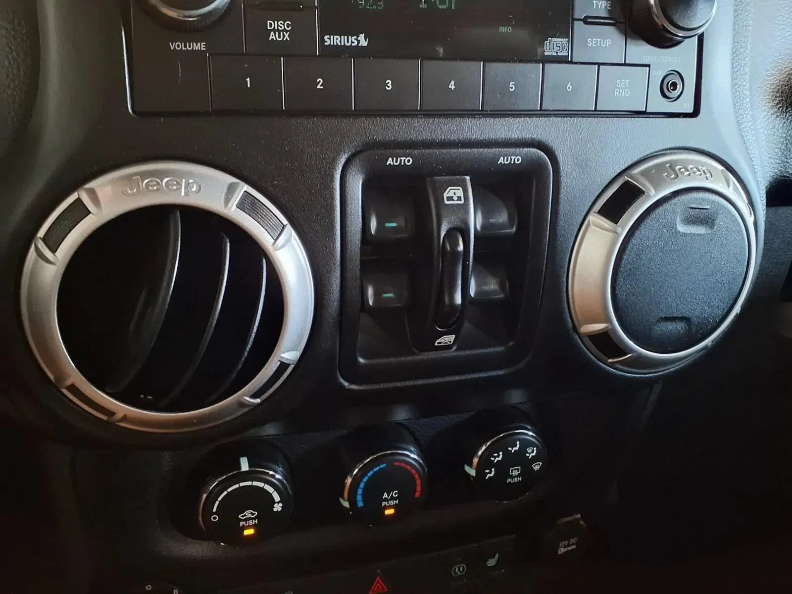 Jeep Wrangler photo 18